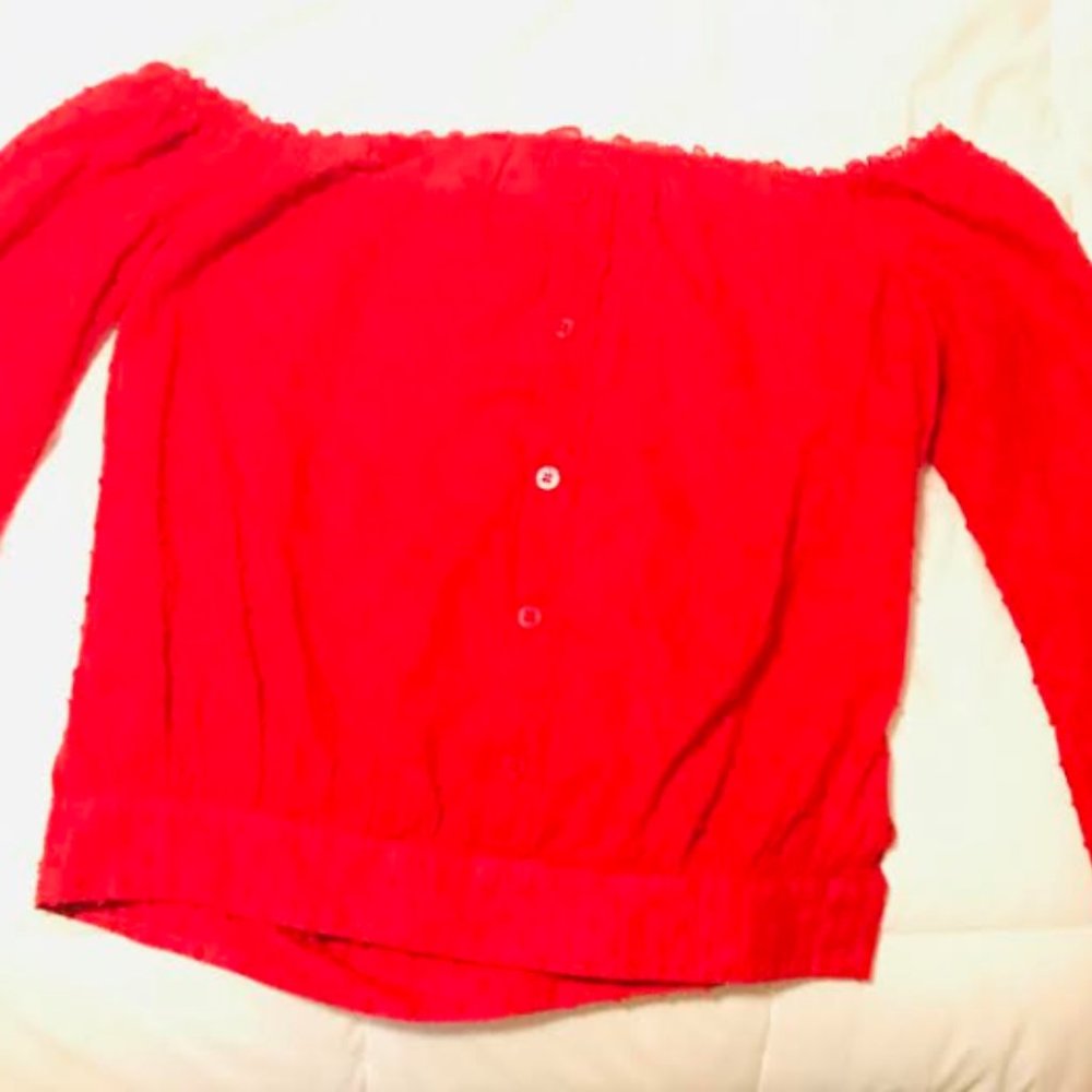 CUT RED OFF THE SHOULDER BUTTON UP